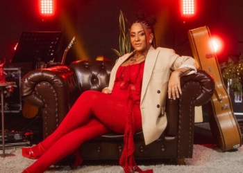 Lourena - Acabou (feat. Azzy, Budah, billboard Brasil, Pineapple StormTv)