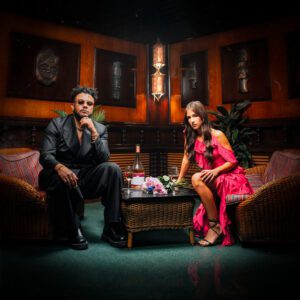 CAROLINA DE DEUS - Domingo à Noite (feat. Jimmy P)